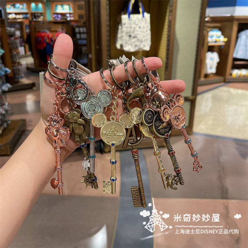 上海迪士尼国内代购米奇金色钥匙扣城堡钥匙扣造型圈情侣车挂件