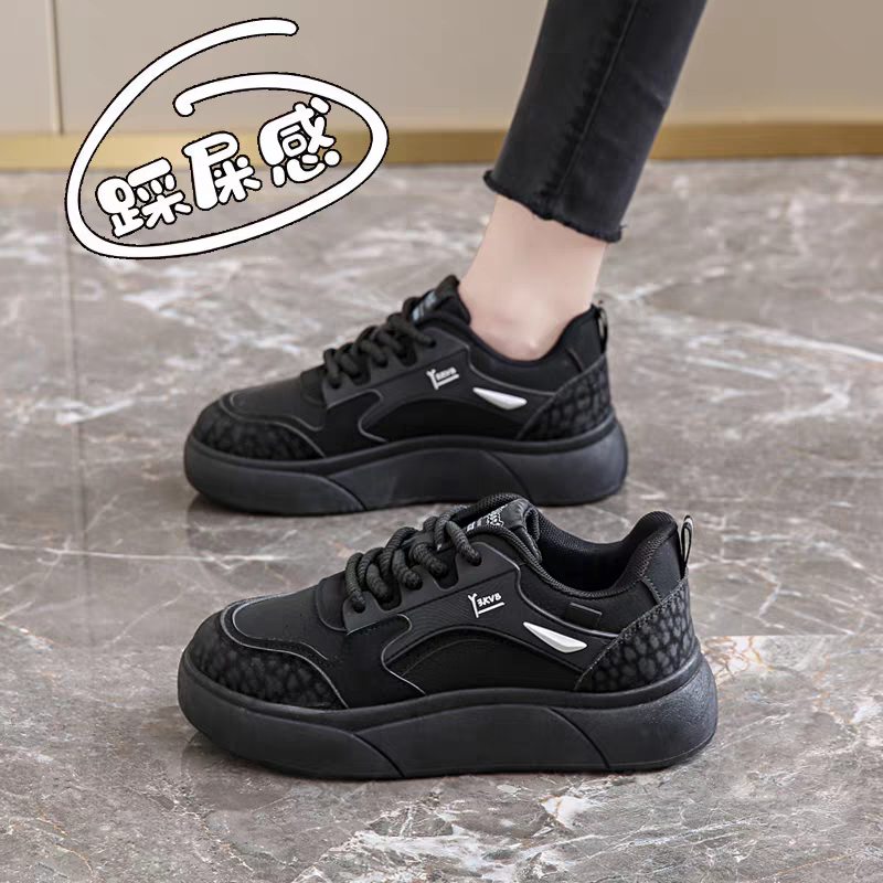 女鞋踩屎感软底全黑色运动鞋女2026新款春秋不累脚上班工作小黑鞋