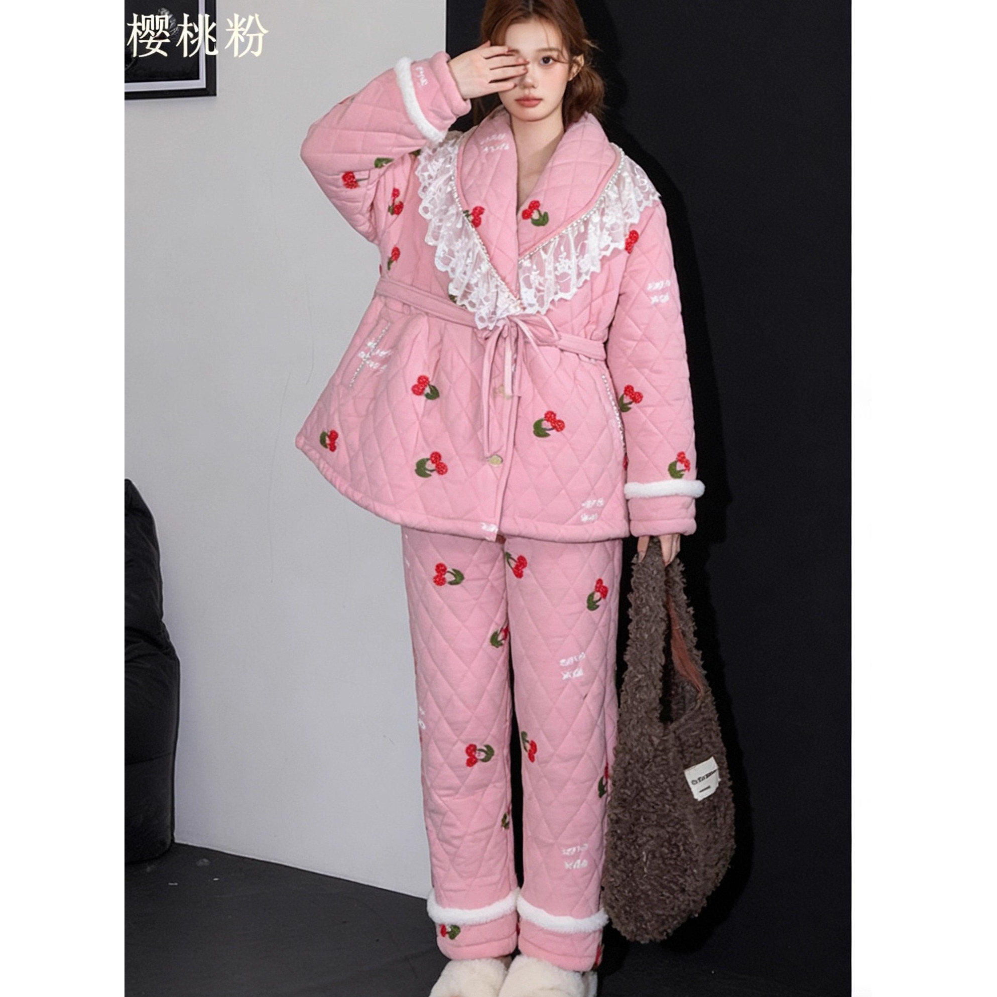 韩版纯棉三层夹棉睡衣女冬天刺绣樱桃粉色加绒时尚家居服可外穿