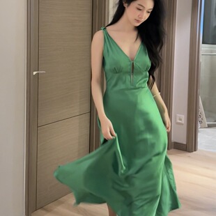 夏季气质绿色纯色时尚吊带连衣裙裙子睡衣裙度假露背长裙