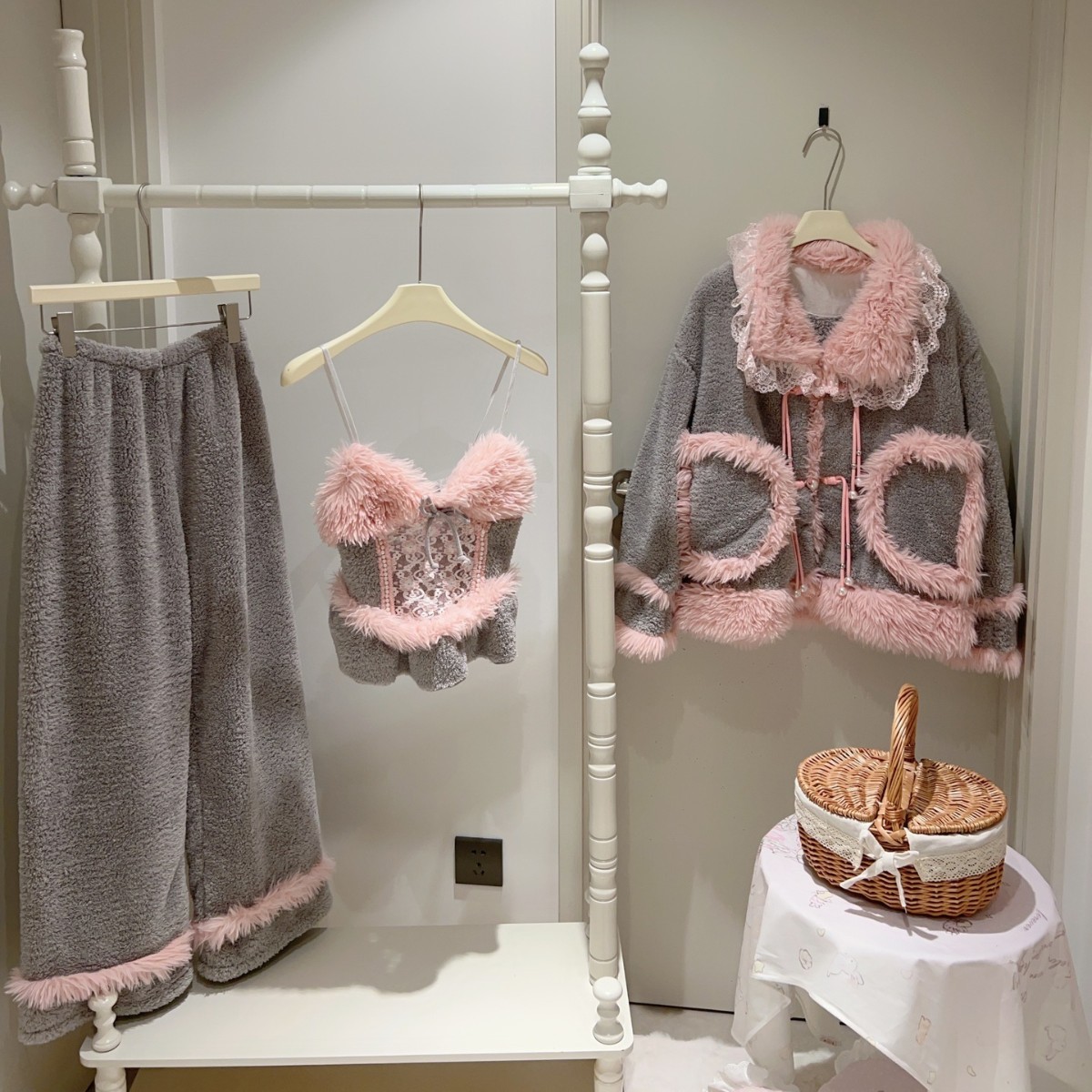 毛绒绒睡衣女冬季加绒2025年新款甜美少女珊瑚绒家居服套装可