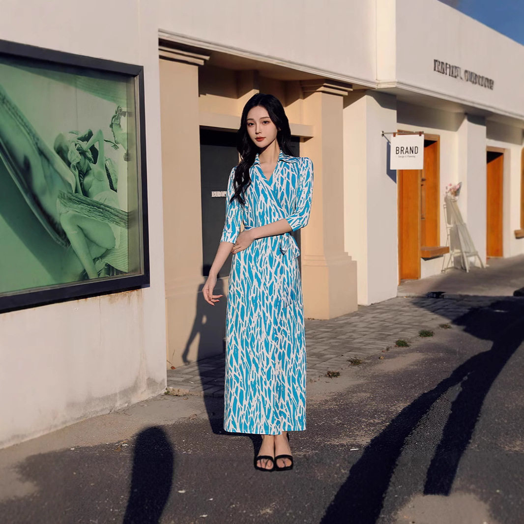 优雅蓝白色几何印花连衣裙DVF图片