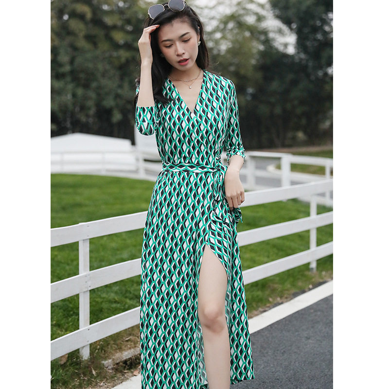 高端新品欧律服装春夏款法式复古格纹印花裹身裙V领修身开叉长款