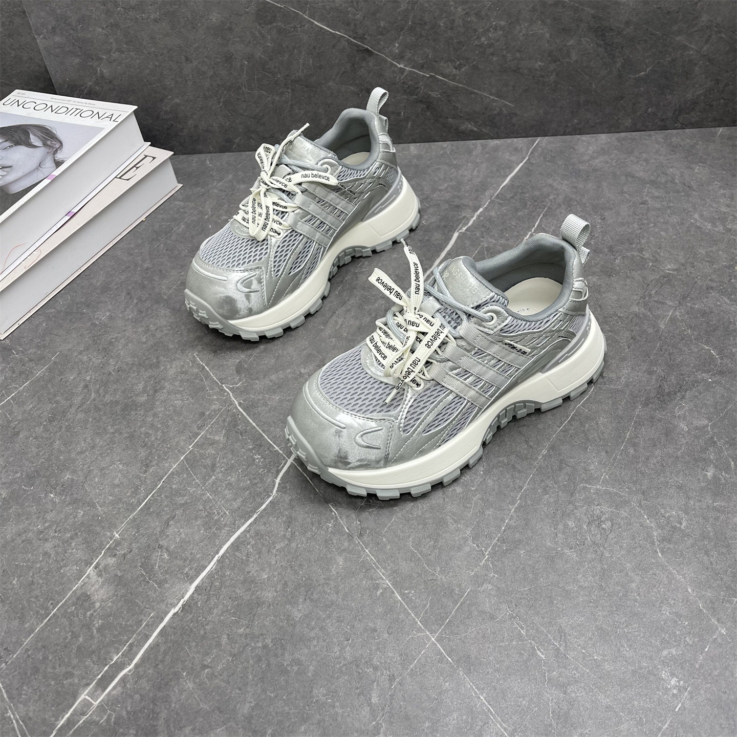 厚底防滑真皮老爹鞋2026春季新款女轻便软底不累脚网面休闲运动鞋