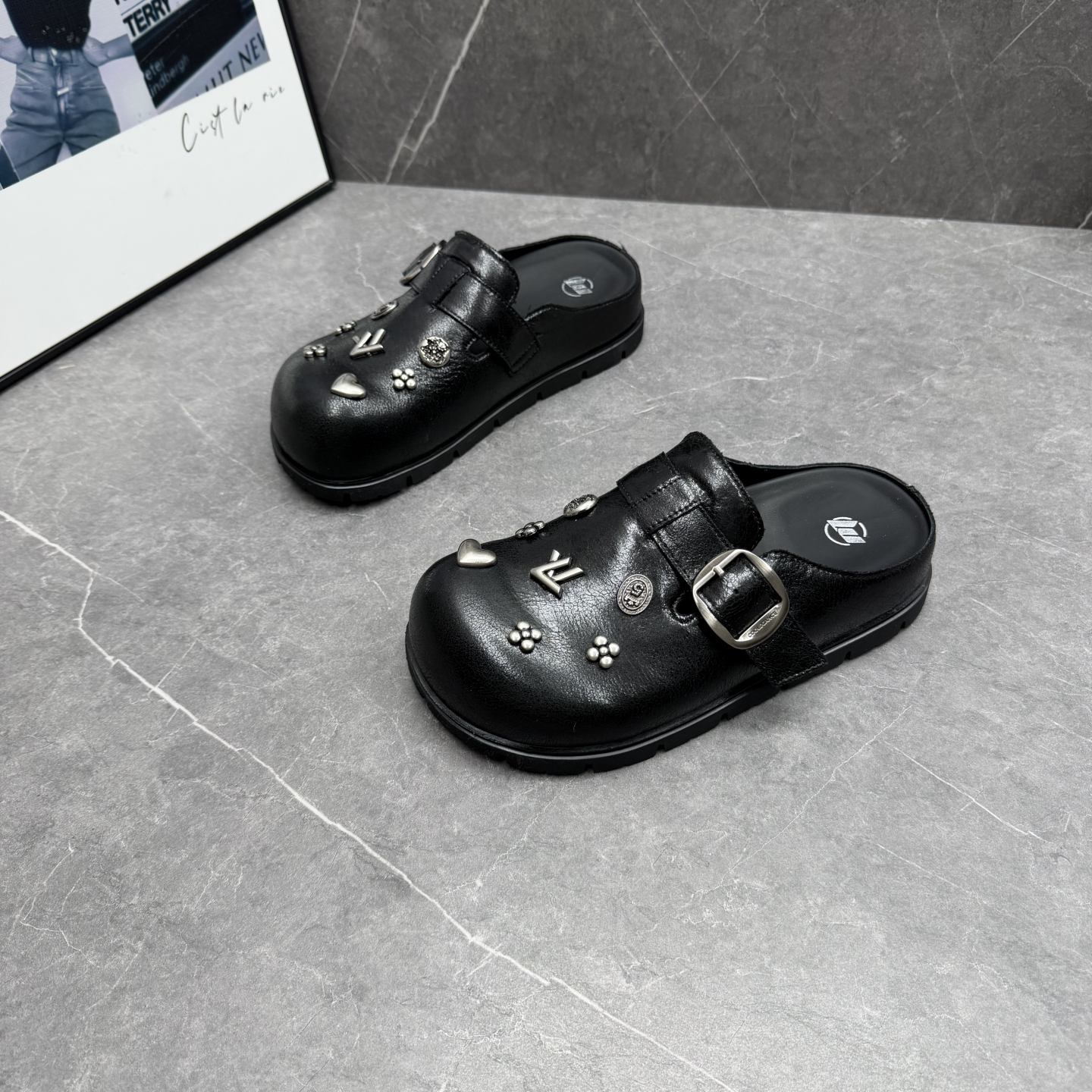 真皮包头勃肯鞋女2026春夏新款潮酷铆钉时尚厚底百搭一脚蹬半拖鞋