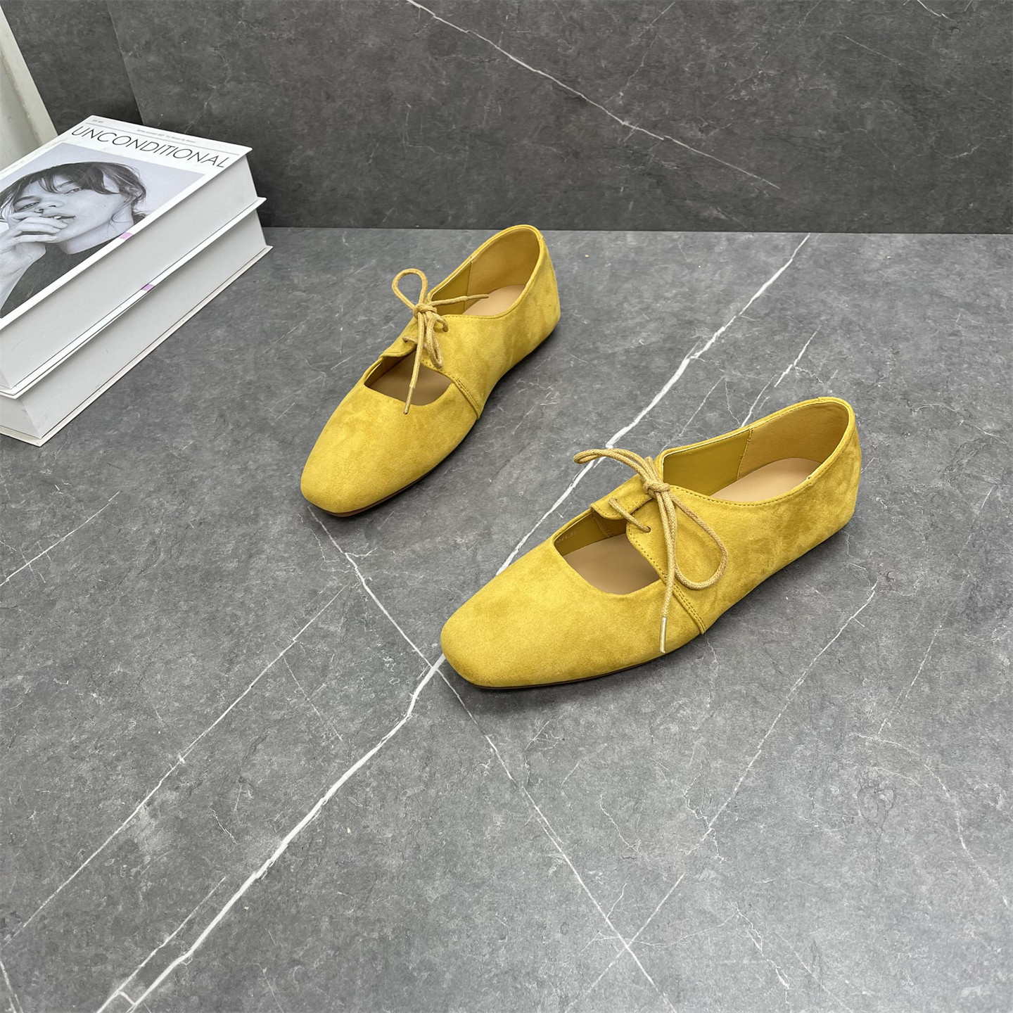 糖果色系带玛丽珍鞋女2026春季新款小众设计文艺气质软底方头单鞋