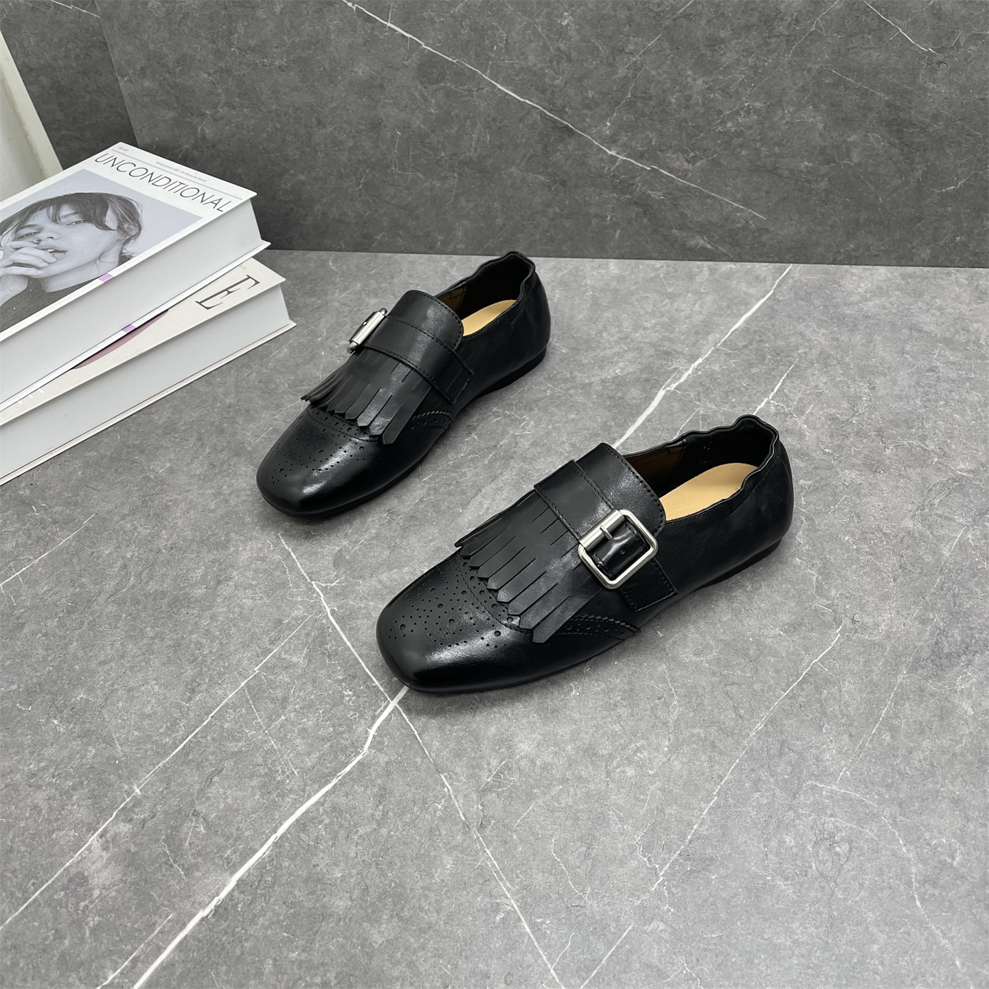 雕花流苏牛皮单鞋女2025年新款