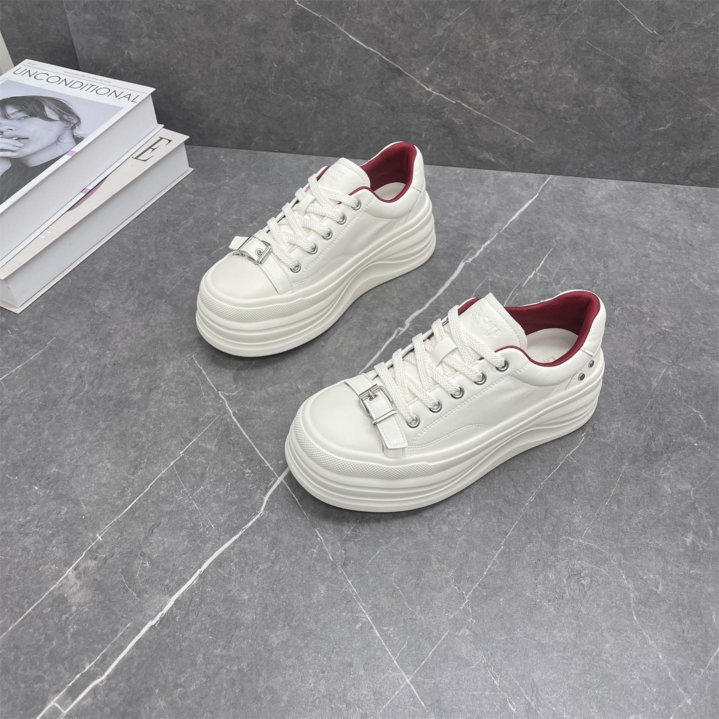 真皮轻便皮带扣小白鞋女2026春季新款百搭软底牛皮休闲厚底潮板鞋,女鞋,时尚休闲鞋,淘宝优惠券,粉丝福利购,淘宝优惠卷