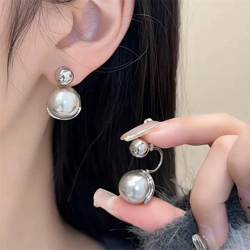 轻奢两戴款灰色珍珠耳环女