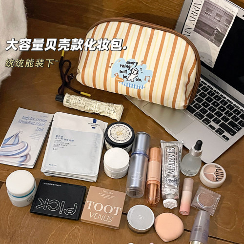 精致女大出差旅行分区收纳化妆包
