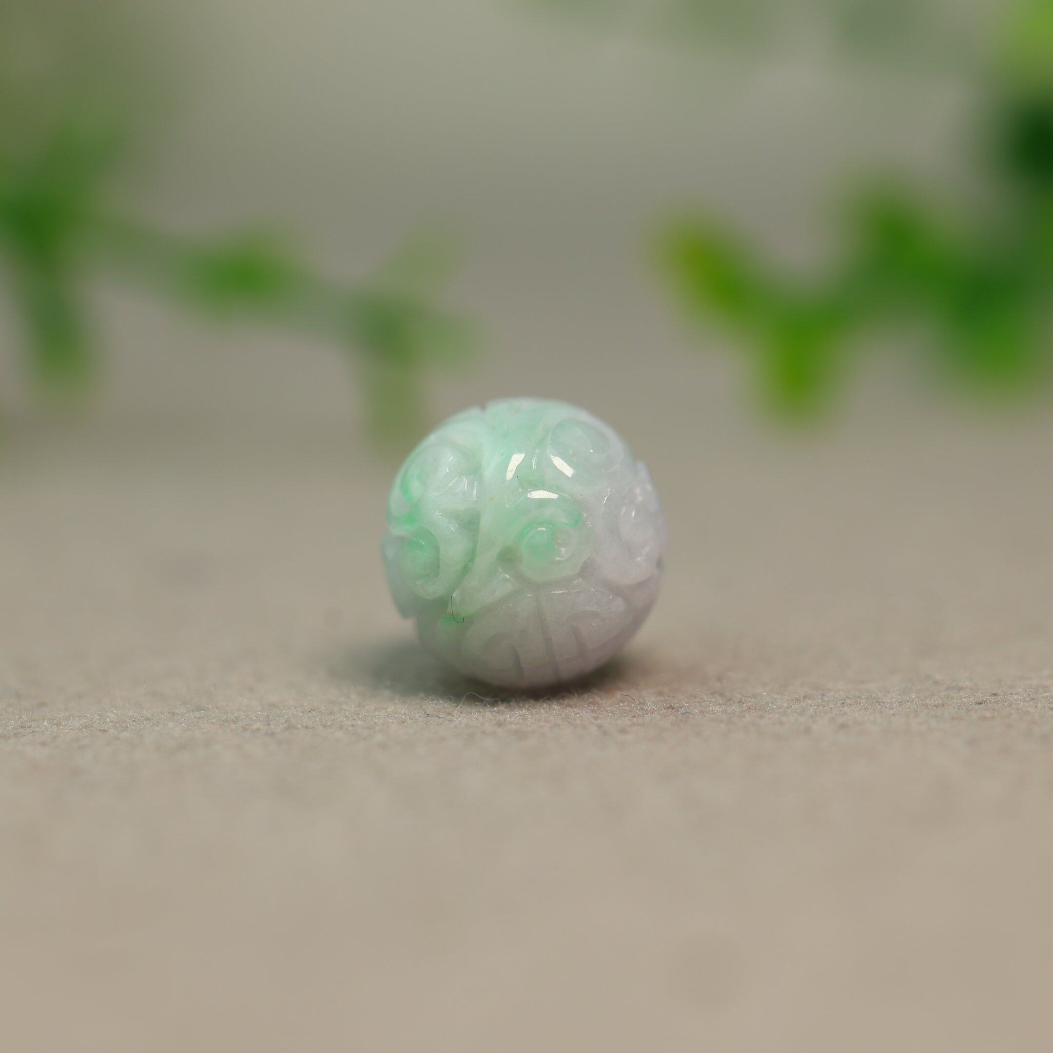 #L723 淡紫飘绿花缅甸天然A货翡翠团寿龙纹雕花珠子14MM圆珠顶珠