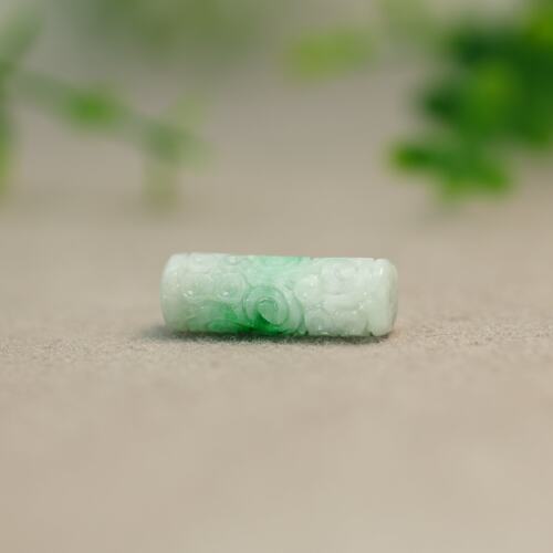 天然翡翠圆柱形雕花钱币路路通