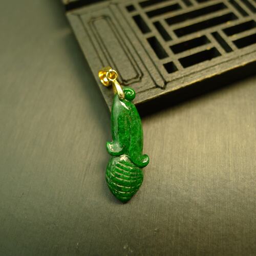 缅甸天然A货翡翠玉米吊坠