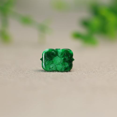 缅甸天然A货翡翠如意纹背云