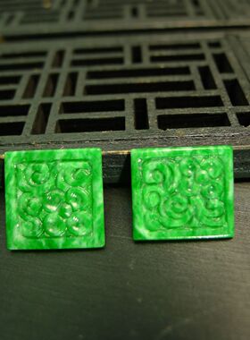 #8712一对满色辣绿天然A货翡翠龙纹雕花方形戒面