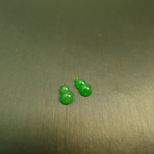 辣绿缅甸天然A货翡翠葫芦耳钉