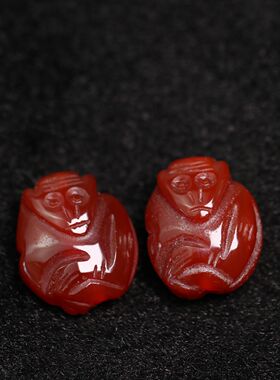 一对红色天然老玛瑙十二生肖灵猴子背云 通天孔