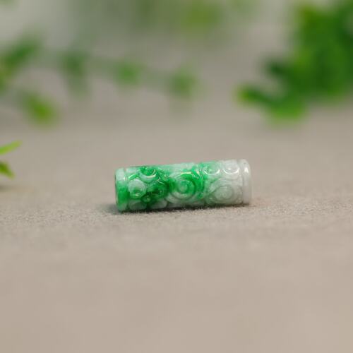 天然A货飘翡翠圆柱形雕花路路通