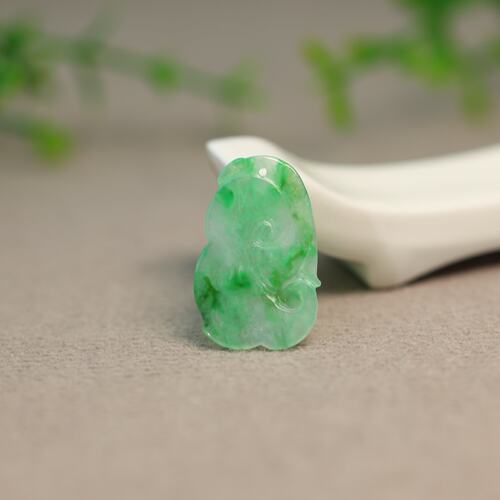 缅甸天然A货翡翠如意吊坠