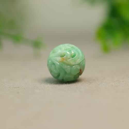 天然A货翡翠镂空雕花珠子