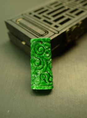 天然A货翡翠古风雕花桶珠吊坠