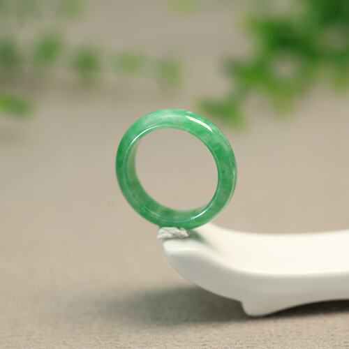 冰种阳绿缅甸天然A货翡翠指环