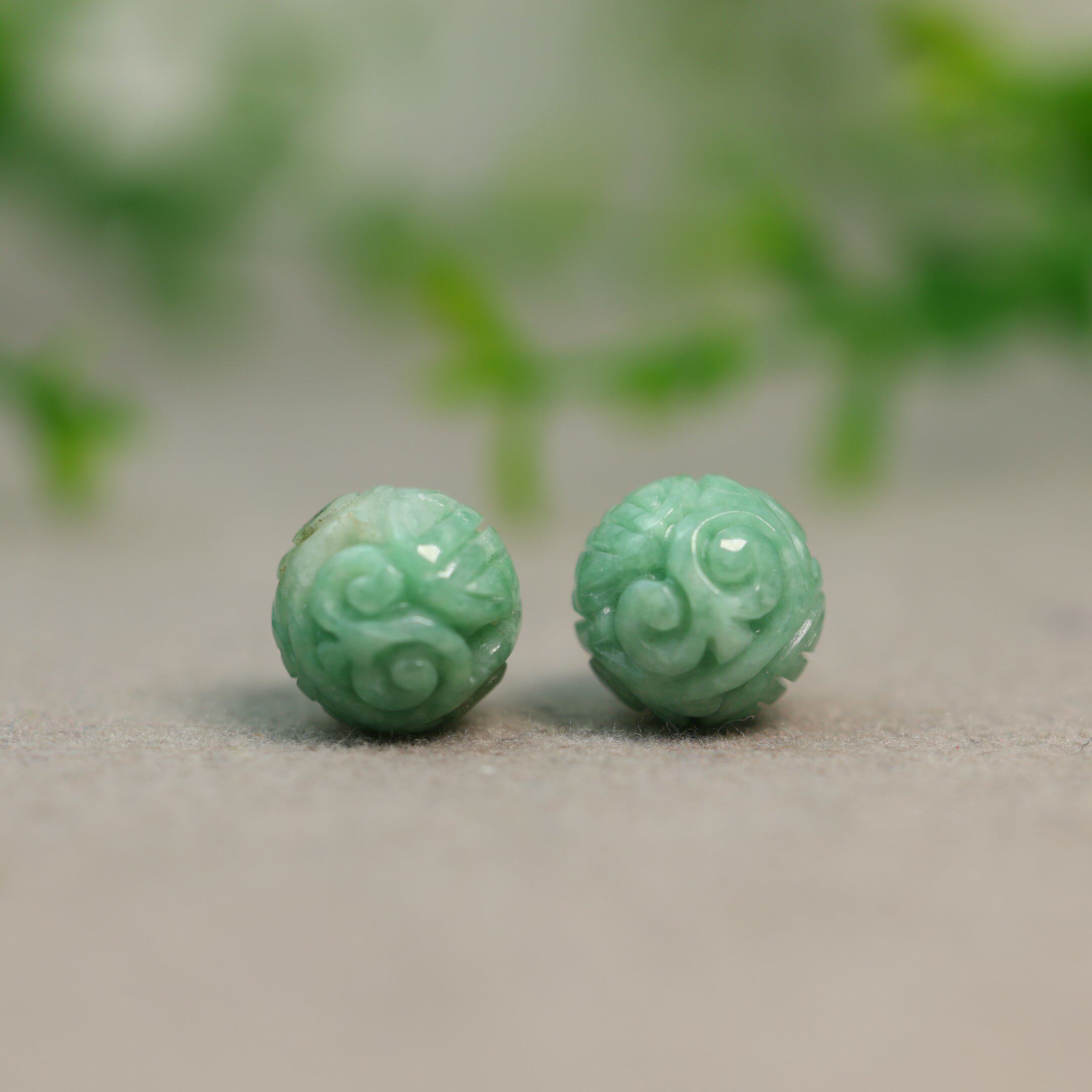 #N177 一对阳绿缅甸A货翡翠雕花珠子 11.5MM龙珠佛珠