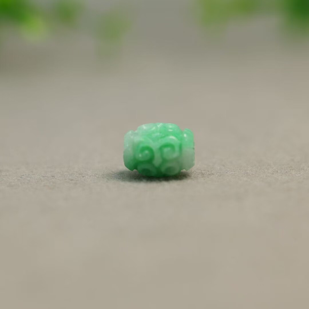 #I590 飘阳绿天然A货翡翠雕花路路通桶珠腰鼓珠子 DIY编绳配件