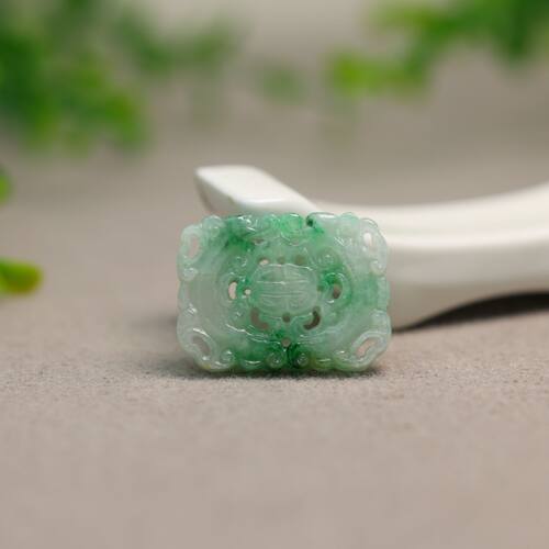 缅甸天然A货翡翠镂空方形背云