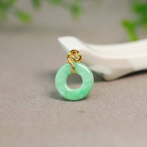 天然A货翡翠小环锁骨吊坠