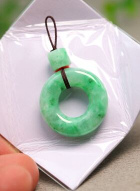 #J421冰糯种阳绿缅甸天然A货翡翠甜甜圈面包圈小环吊坠
