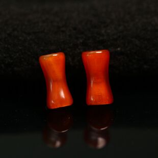 #B552一对红色天然老玛瑙管珠