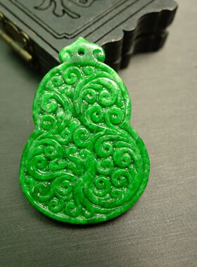 #6440 满色辣绿天然A货翡翠复古龙纹雕花福禄形吊坠挂坠