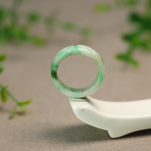 白底飘阳绿缅甸天然A货翡翠戒指