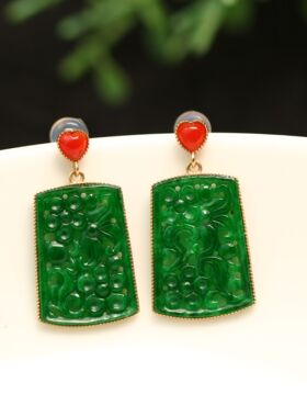 #D798 一对18K金镶嵌老坑满色辣绿天然A货翡翠雕花耳坠