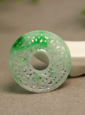 #D148 冰种白底飘辣绿天然A货天然翡翠雕花平安扣吊坠花片