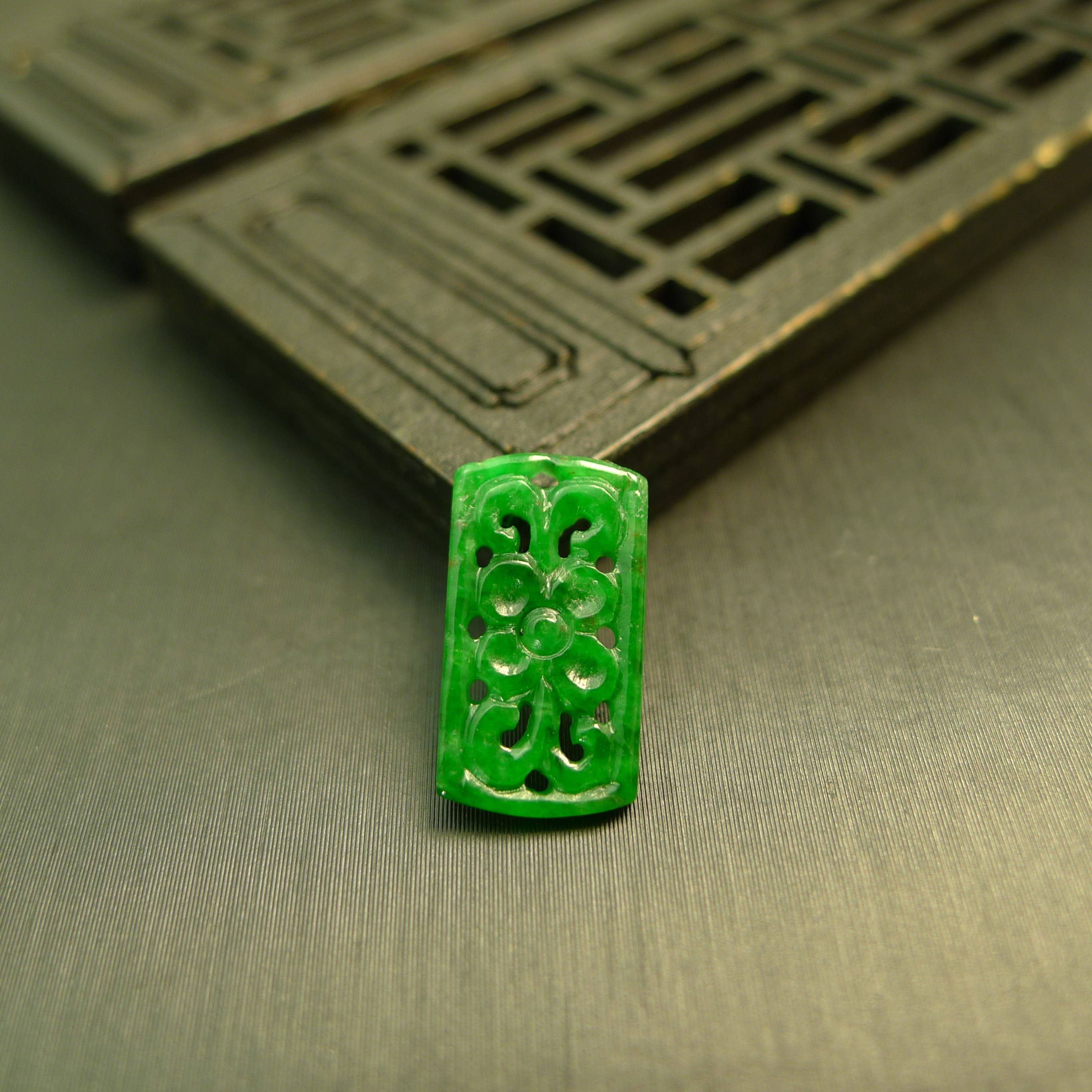 #7684满色辣绿缅甸天然A货翡翠镂空雕花戒面镶嵌两边孔 DIY配件,珠宝/钻石/翡翠,翡翠裸石/蛋面,淘宝优惠券,粉丝福利购,淘宝优惠卷