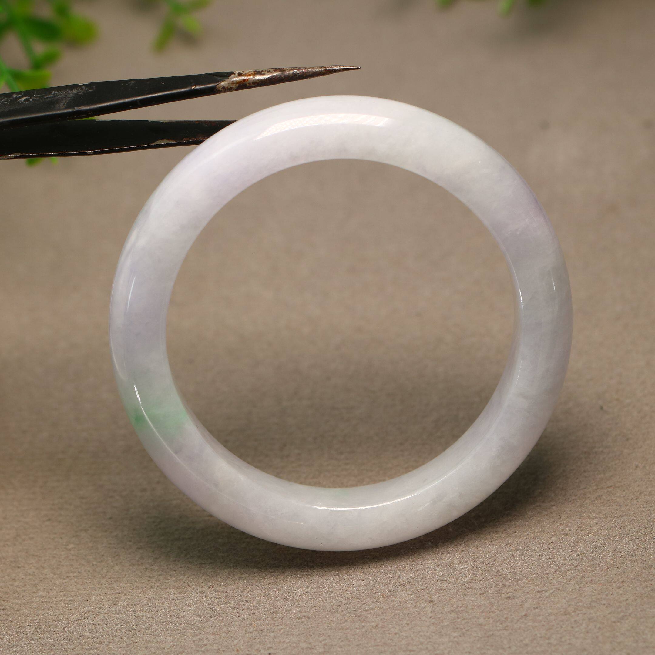 #E364 56MM圈口冰糯种淡紫色飘绿花天然A货翡翠手镯