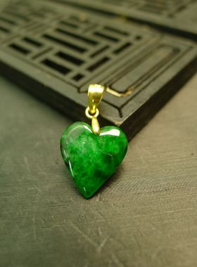 #G413 满色辣绿缅甸天然A货翡翠桃心形吊坠小坠角