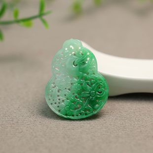 E725飘阳绿天然A货翡翠镂空雕花葫芦吊坠花片