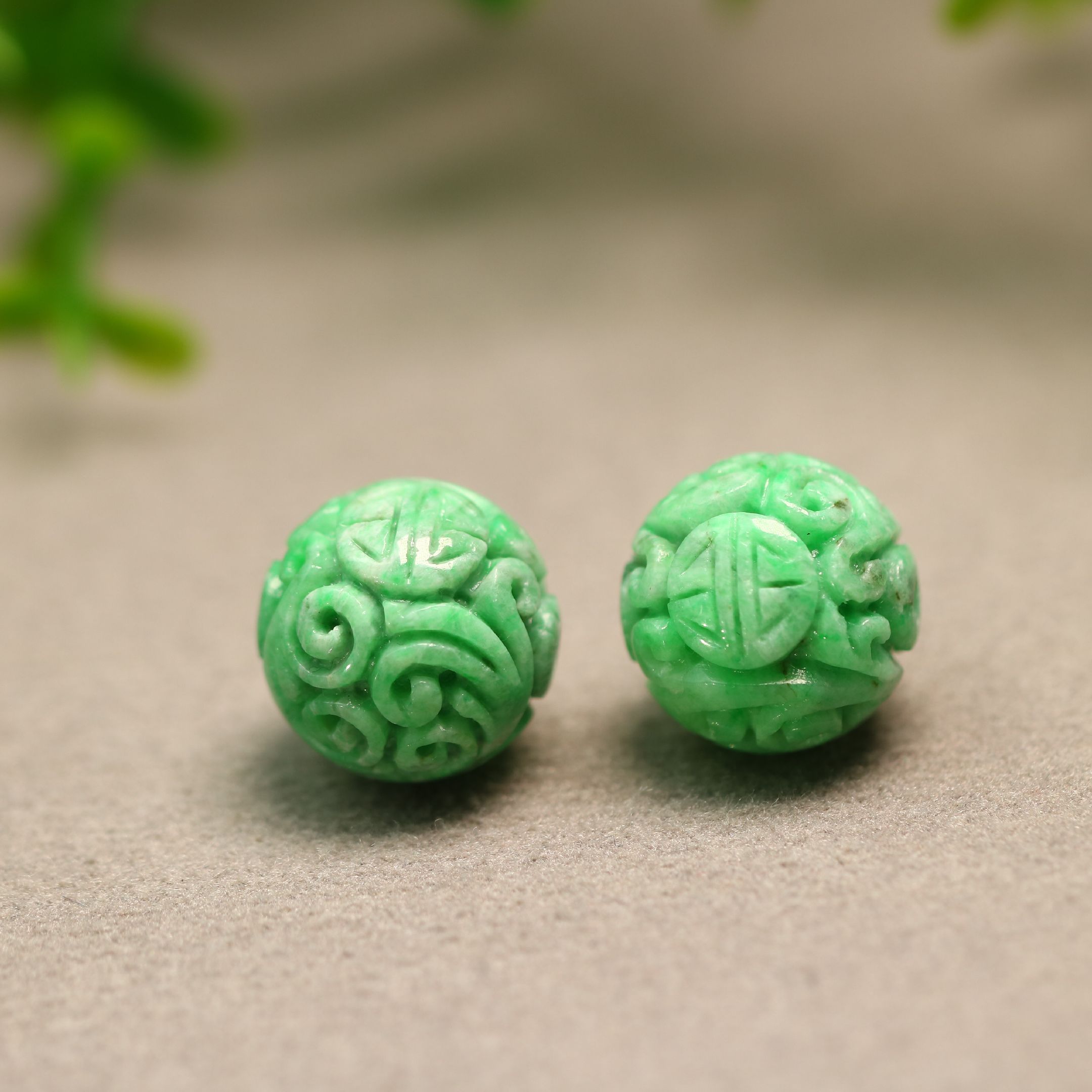 天然A货翡翠团寿龙纹雕花圆珠子