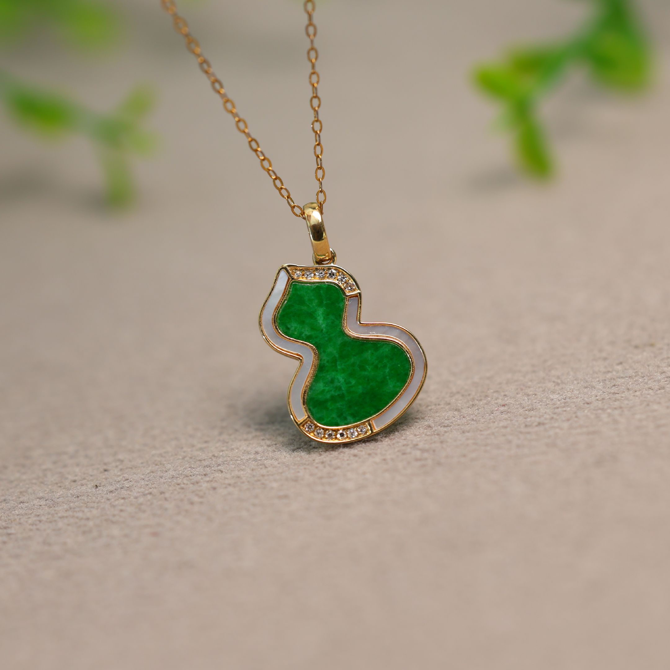 辣绿天然A货翡翠葫芦吊坠