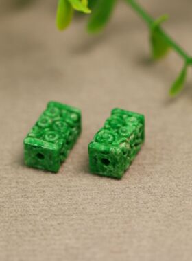 #D155一对满色辣绿天然A货翡翠长方柱条形雕花管珠桶珠