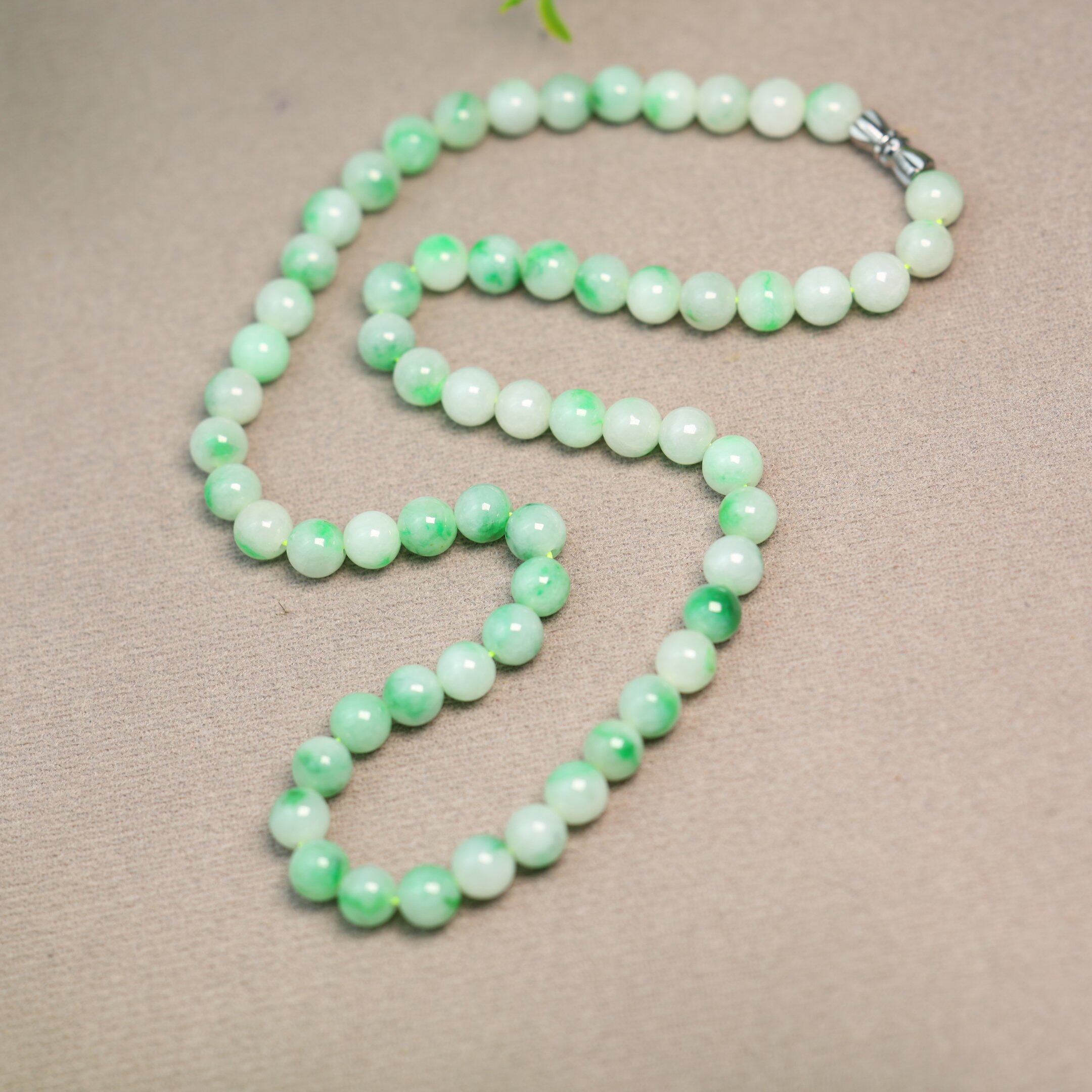 #L152 糯白底飘阳绿缅甸天然A货翡翠珠子项链