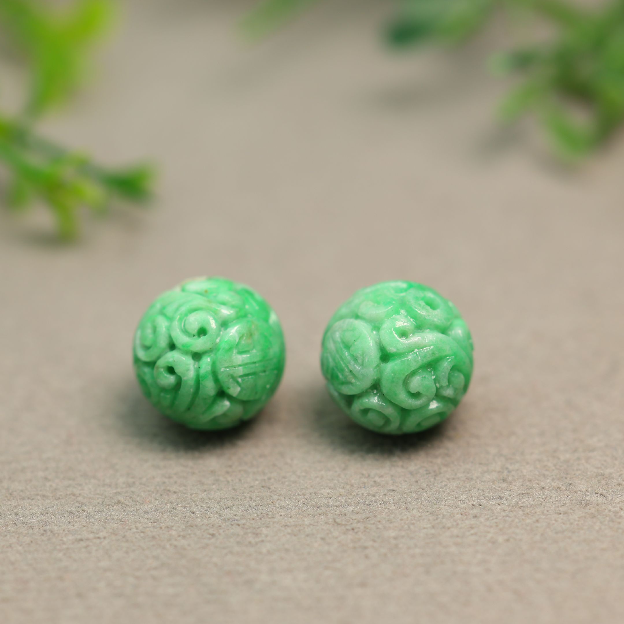 阳绿天然A货翡翠雕花珠子