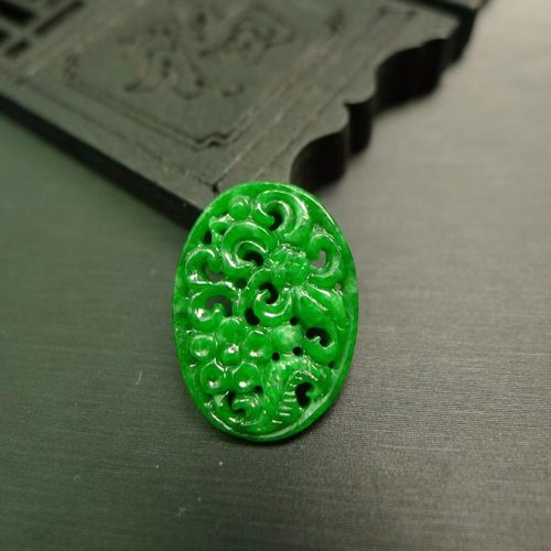 天然A货翡翠椭圆形雕花戒面