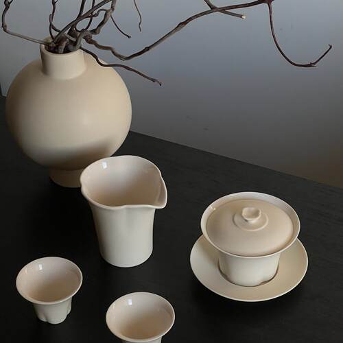 与此 YURAMIC · 极简奶油盖碗四叶草茶壶一人喝茶茶具套组