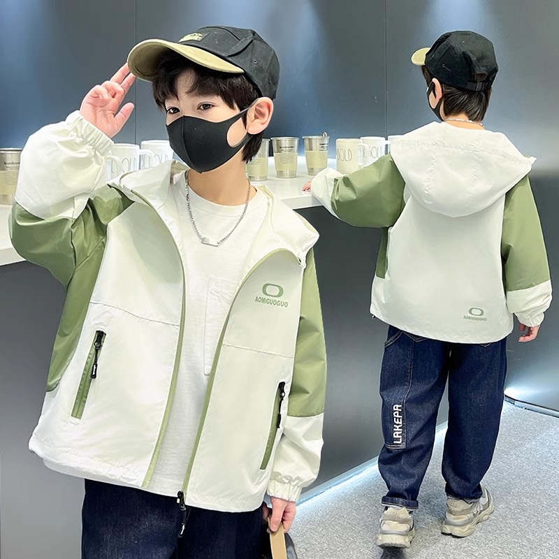 巴拉新款男童外套春秋薄款冲锋衣洋气中大童男孩帅酷连帽春季上衣