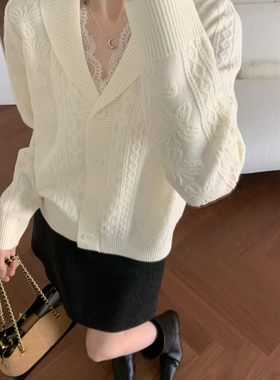 依诺仟金-26年早春白色欧根纱V领绞花针织开衫毛织开衫宽松型