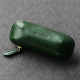 Крикет с длинной более легкой кожа